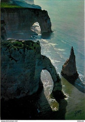 Postcard - 76 - Etretat - La Porte d'Aval l'Aiguille et la Manneporte - Seen