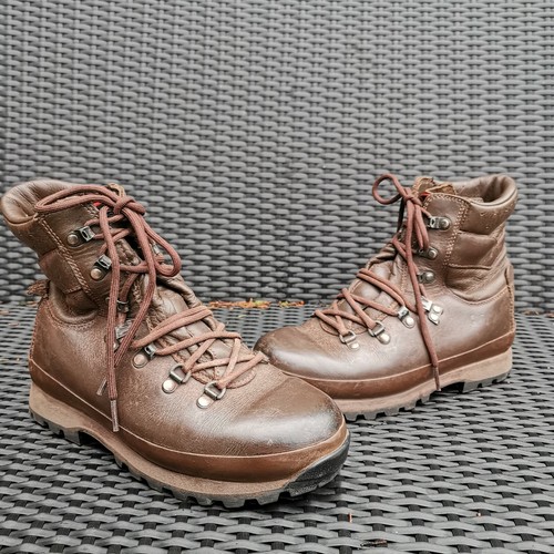 BROWN BOOTS 5 MEDIUM GENUINE MILITARY 