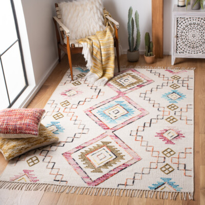 SAFAVIEH Morrocan Boho Tribal Handwoven Flat Weave Kilim Area Rug Ivory & Pink