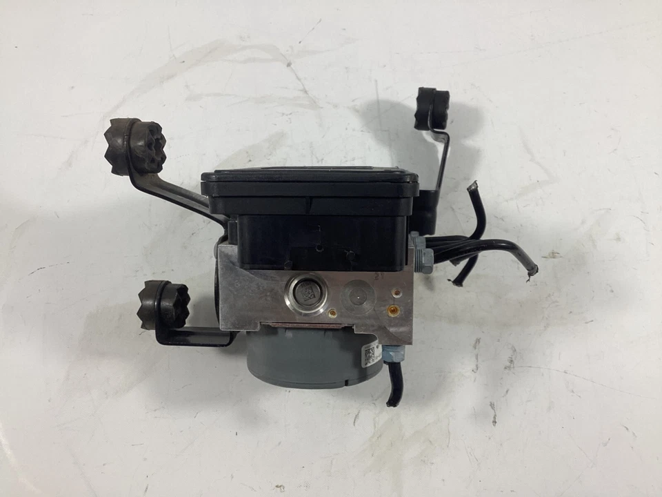 BMW M4F30 2015-2019 ABS módulo de bomba de freno antibloqueo 6871110 OEM. Foto 2 de 4
