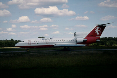 Dia LY-AAX Yakovlev Yak-42D Bhoja Air 35mm gerahmt OP-M12-76