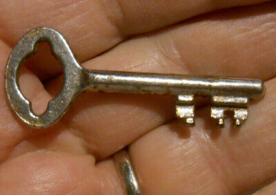 Vintage Old Small Unique No Name # Solid Barrel Bright Luggage Jewelry Box Key