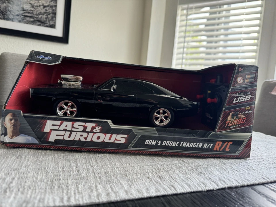 Jada 1/16 Scale 97584  - Dom's Dodge Charger R/C 2.4 GHz Fast & Furious - Image 2 of 4