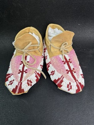 Fully Beaded Vintage Sioux Moccasins 10 ''  great Pink classic patterns