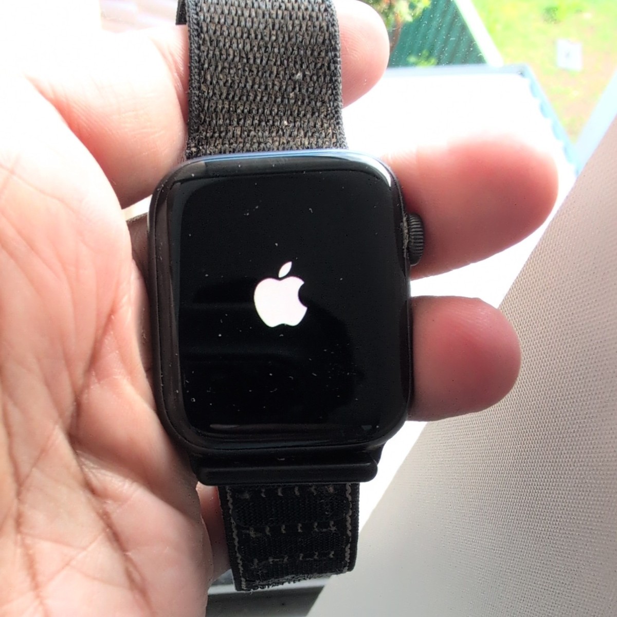 Apple Watch Series 4 44 mm Space Grey Aluminum Case with Black