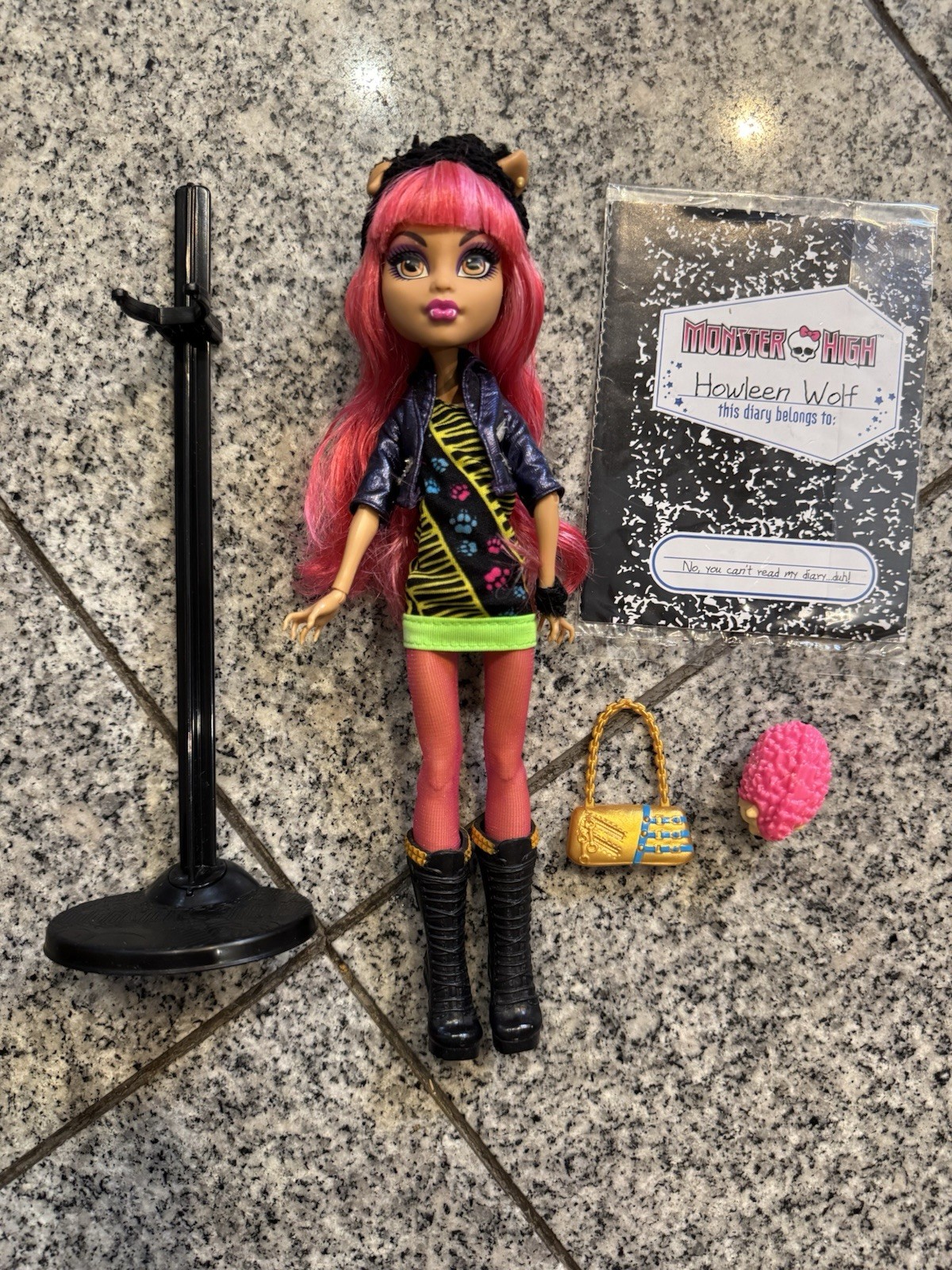 Monster High Howleen Wolf 13 Wishes Doll W/stand, Purse, Pet