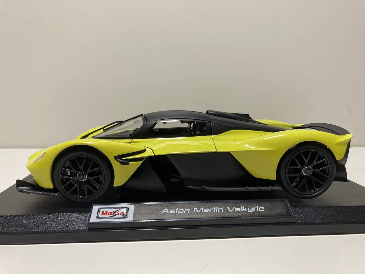 MAISTO 1:18 2022 Aston Martin Valkyrie in Green - 31465GR