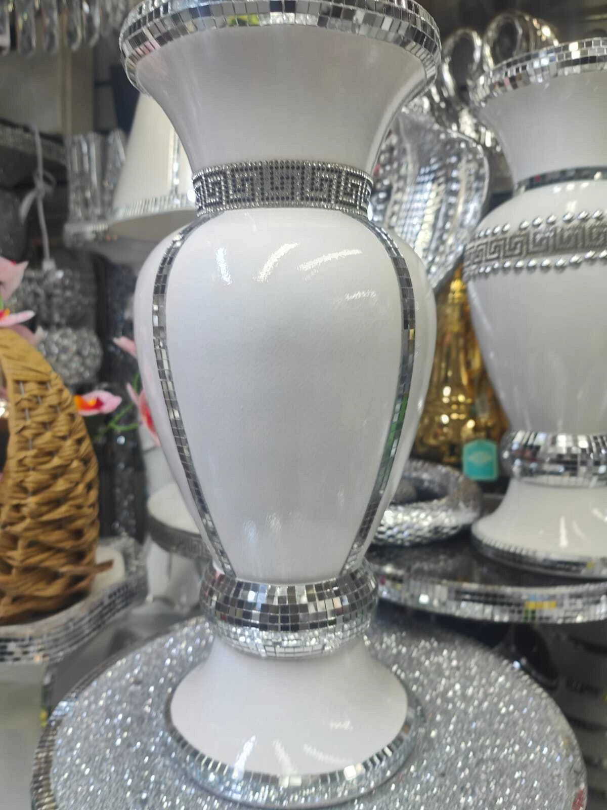 40cm Beautiful Ceramic Mosaic Vase Crystal Decorative Mirror Flower White/Black
Opens in a new windo