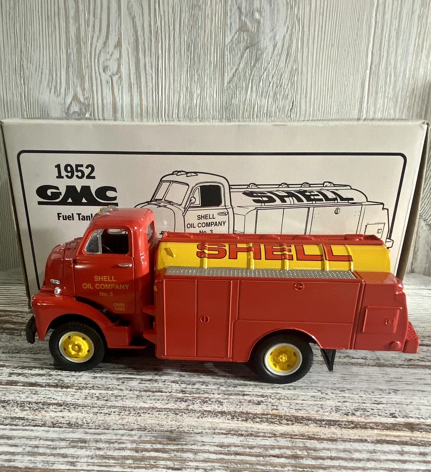 VINTAGE First Gear 1952 GMC Fuel Tanker Shell Oil Coin Bank 1/34 Scale MIB - Image 2 of 4