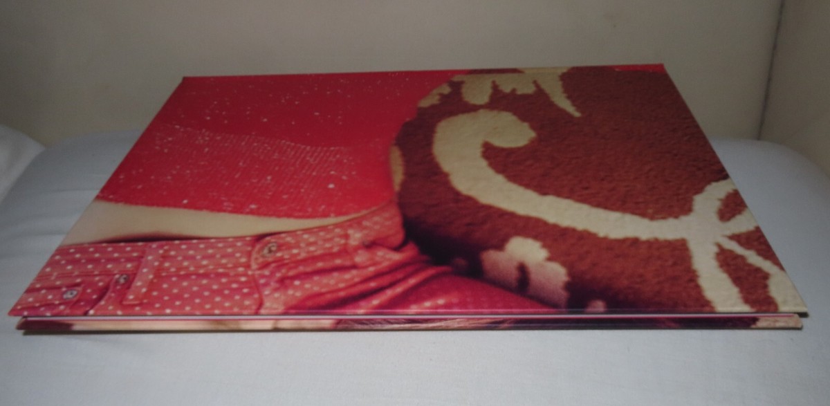 TAYLOR SWIFT Official Taylor Swift Red Album Photo Book (Hardcover