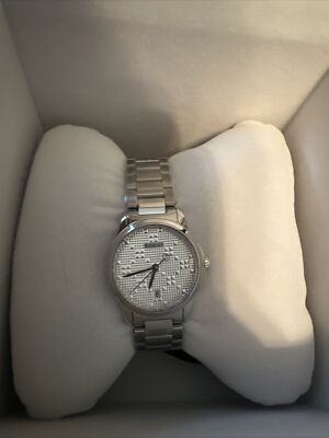 Gucci Women's G-Timeless Silver Dial Quartz Watch - YA126551