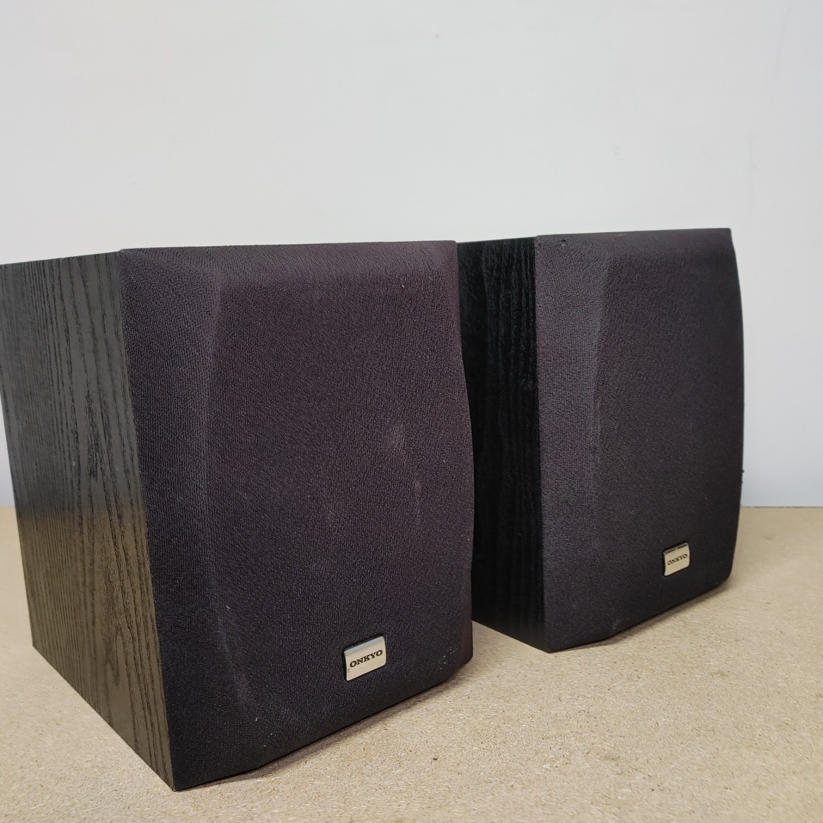 Onkyo SKM-100 Bookshelf Satellite Speakers 100 Watt 8 Ohm Tested & Working Great