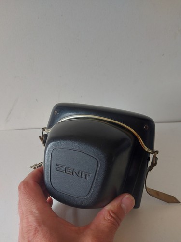 Zenit-E Vintage Camera/Case - Picture 14 of 16