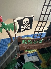 LEGO Pirates: Forbidden Island (6270) Complete
