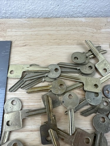 Lot of 70 Yale Key Blanks Uncut Mixed Styles / Brass / Eaton Company Locksmith - Picture 3 of 9