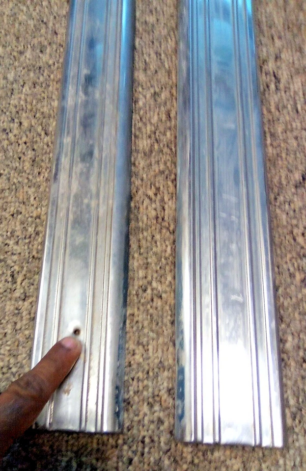 Par de molduras de puerta Old Cutlass 1971 OEM original 50 5/8" largo LOC-203DG Foto 3 de 4