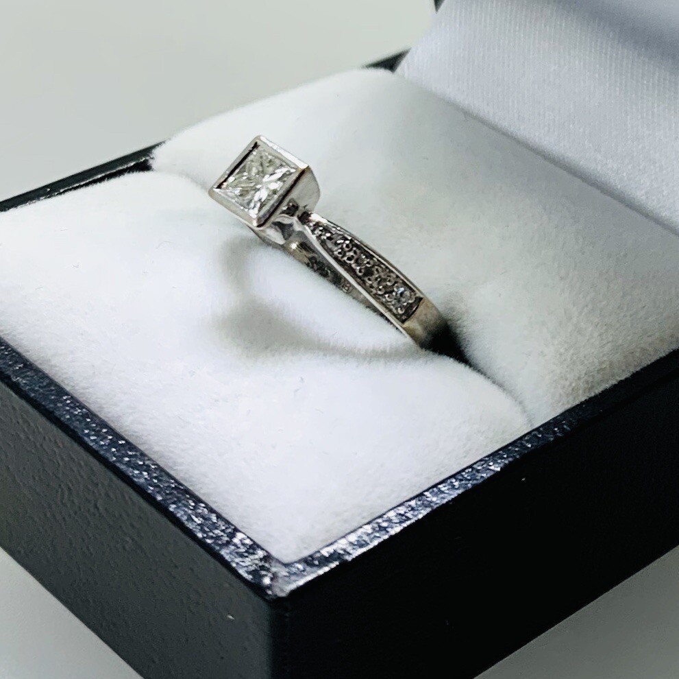 9KT 9K 9CT White Gold Wallace Bishop Square Round Brilliant