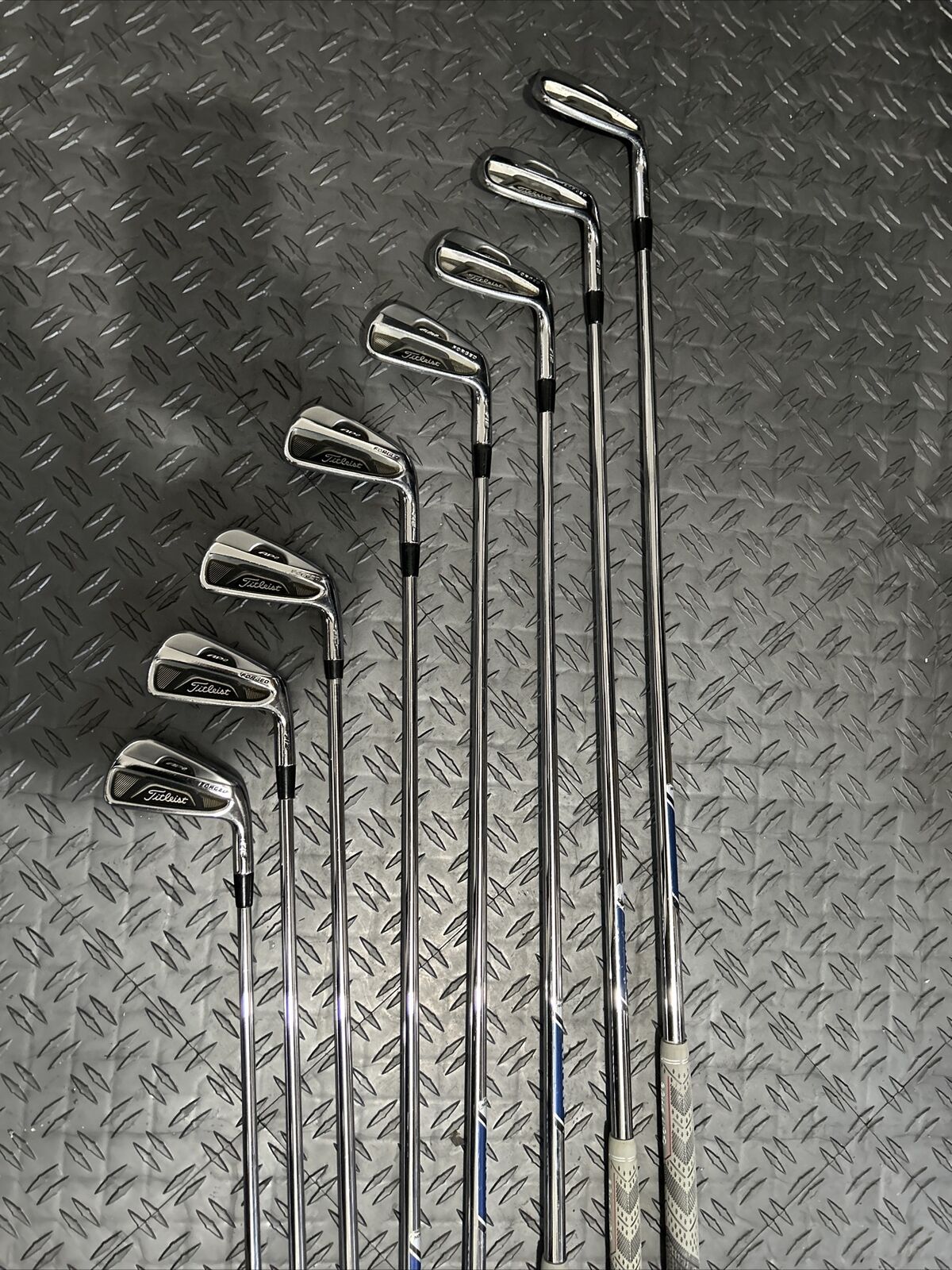 Titleist AP2 712 Iron Set (3-PW) Project X 6.0 Steel Shaft RH Golf Pride Grips
