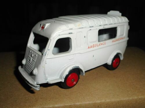 ORIGINAL OLD CIJ RENAULT 1000 kg AMBULANCE MUNICIPALE REF 3-61