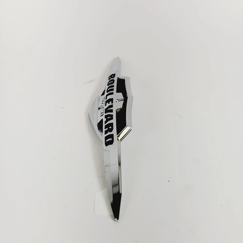 Insignia emblema tanque combustible Suzuki Boulevard Intruder 6811148G01000 Foto 3 de 4