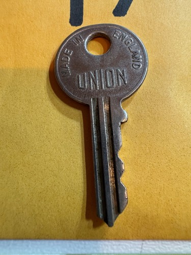 TRIUMPH NORTON UNION MOTORCYCLE KEY GENUINE ENGLAND ORIGINAL OEM PRE CUT # EJR47 - Picture 2 of 3