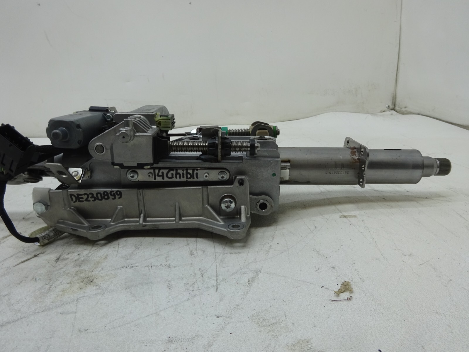 14-17 Maserati Ghibli Steering Column Shaft Assembly 06700067910 OEM DE230899