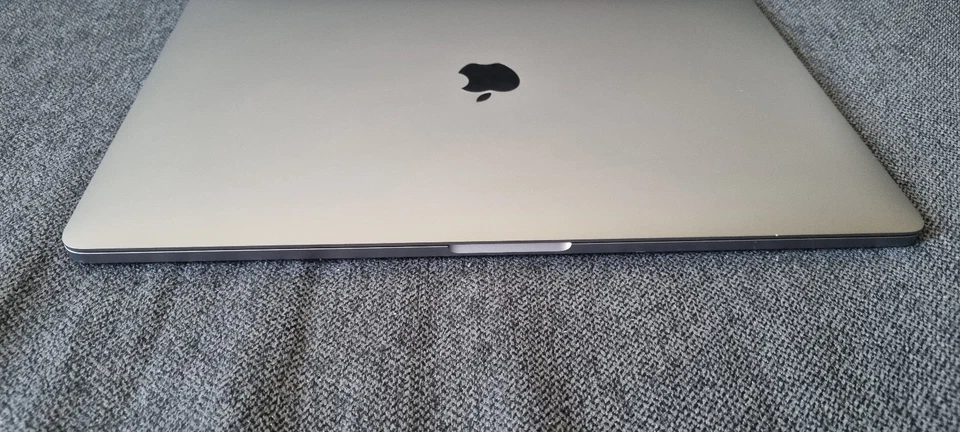 Apple MacBook Pro 15" 2017 · i7 · 16GB · 2TB, photo 3 sur 5