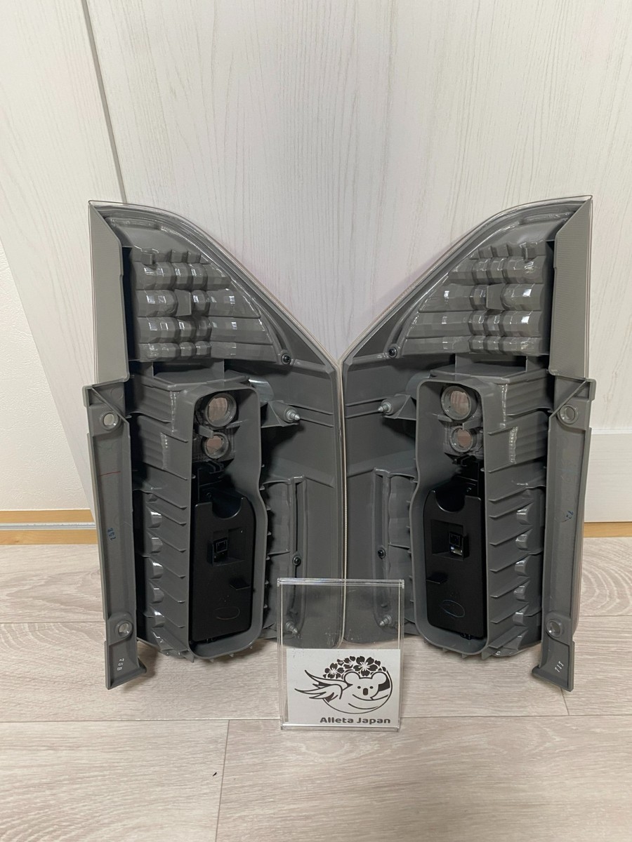 Toyota Noah Voxy ZRR70 ZRR75 Genuine Tail Light Rear Lamp Set