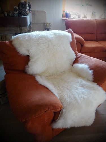 Echter Lammfell / Schaffell Sesselschoner komplett aus Naturfellen weiss - Bild 2 von 3