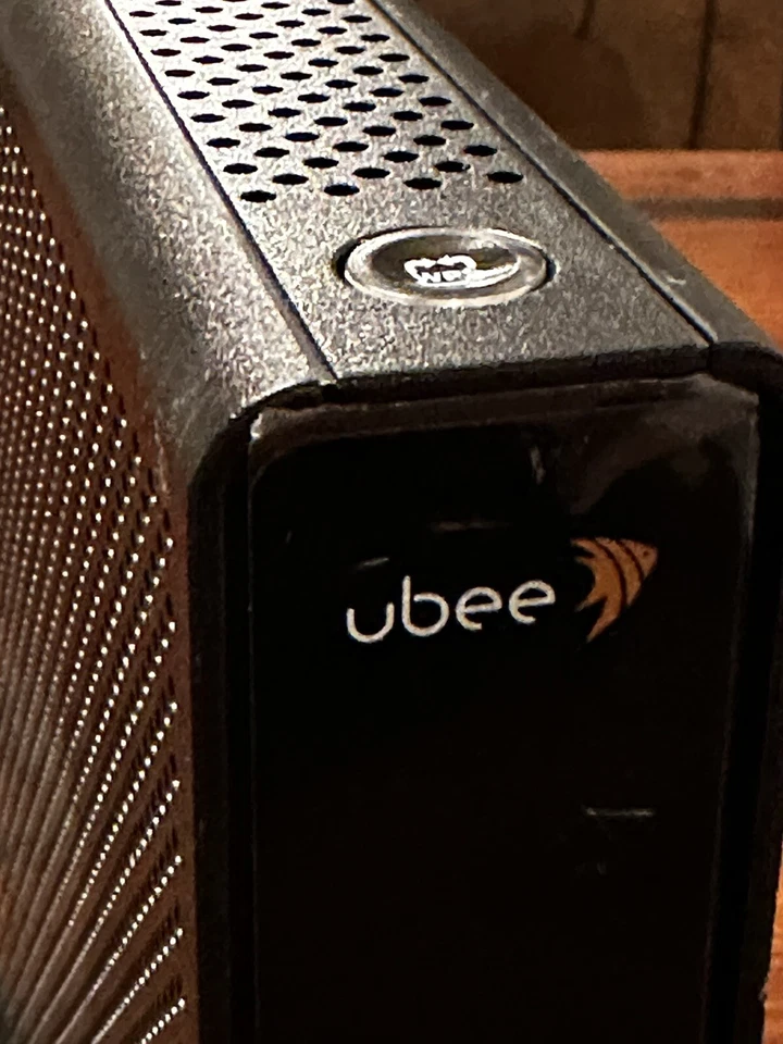 UBEE DDW365 DOCSIS Wireless 3.0 Cable Modem Router Gateway Tested Turns On - Image 2 of 4