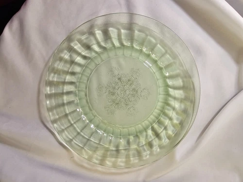 Vintage Green Depression Jeanette Glass Company 9" dinner plate