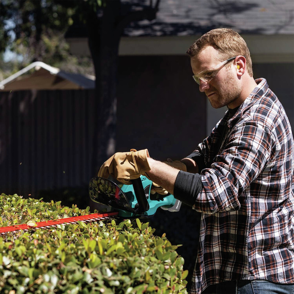 Makita 18V Cordless LXT Li-Ion 22 in. Hedge Trimmer XHU02Z New (Tool Only)
