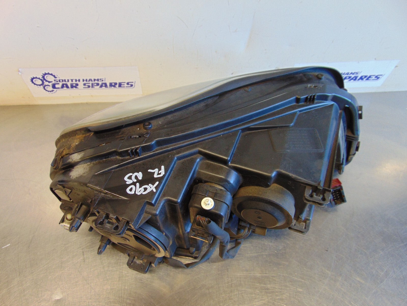 Av532 Volvo Xc90 Left Side Halogen Headlamp RHD 31290888 for sale  