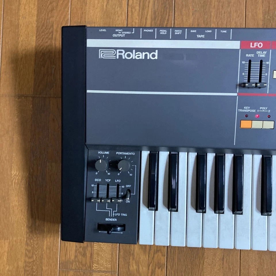 Roland JUNO-106 61-Keys 6 Voice Programmable Polyphonic Synthesizer - Image 2 of 4
