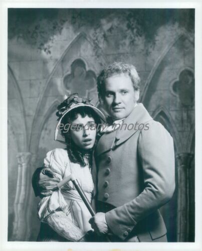 Actors Peter Firth and Katharine Schlesinger Original News Service Photo - Photo 1/2