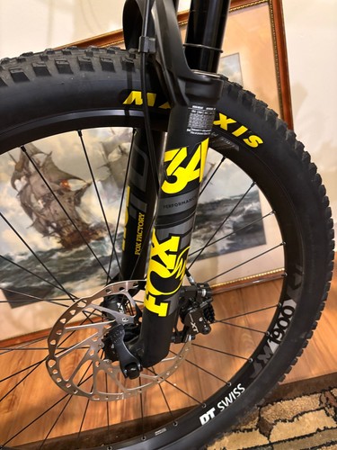 GT Helion Carbon Team-Large-Full Carbon ,XT, DT Swiss Wheels, Fox Fork and Shock - Picture 7 of 9