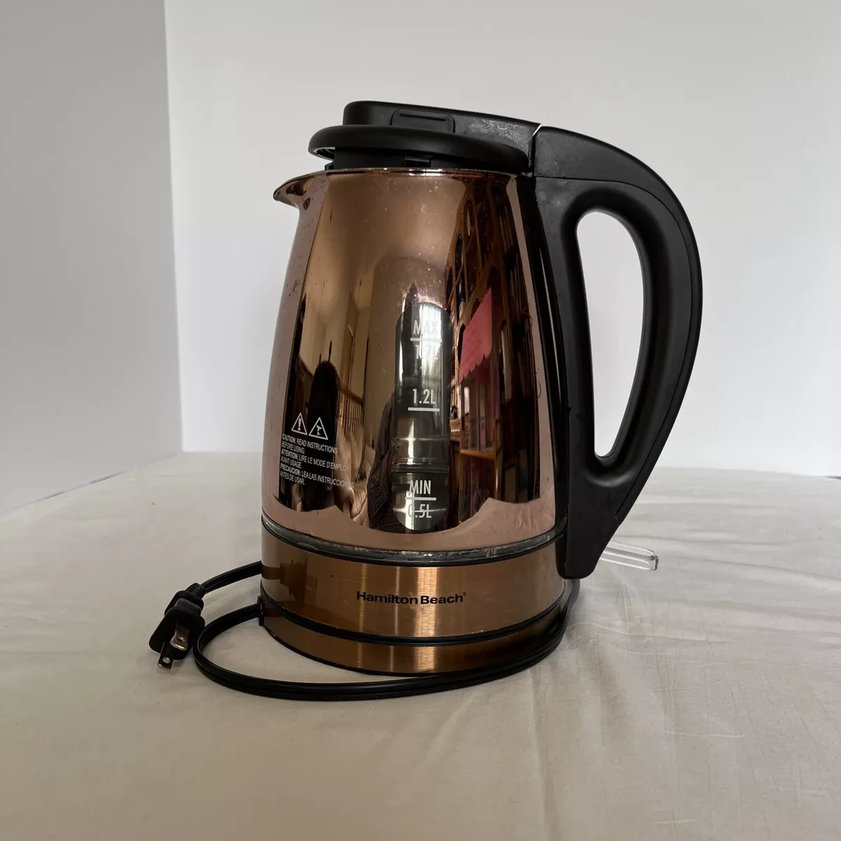 HAMILTON BEACH CORDLESS ELECTRIC TEA KETTLE IN EXCELLENT CONDITION