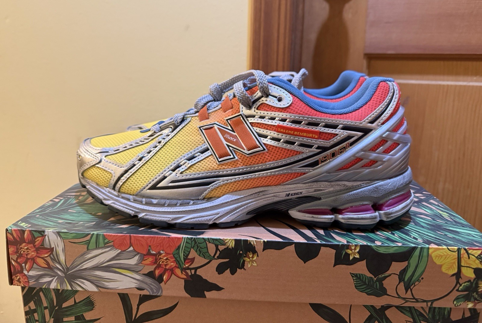 DS SALEHE BEMBURY X NEW BALANCE HEAT BE HOT 1906R LAVA M1906RHJ Size 11.5