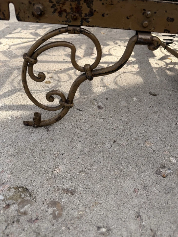 Marco de cama doble Art Deco europeo de latón anterior a la Segunda Guerra Mundial Foto 3 de 3