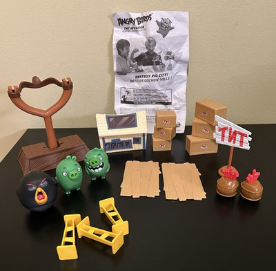 ANGRY BIRDS set TNT INVASION complete w/ instructions playset GUC  ~ no box