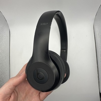 Beats by Dr. Dre Beats Solo3 Wireless On-Ear Headphones - Black **READ**