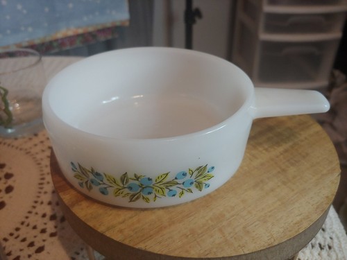 Glasbake 14oz. White Glass handle Bowl Blueberry Vintage Ovenware Milk Glass - Picture 2 of 6
