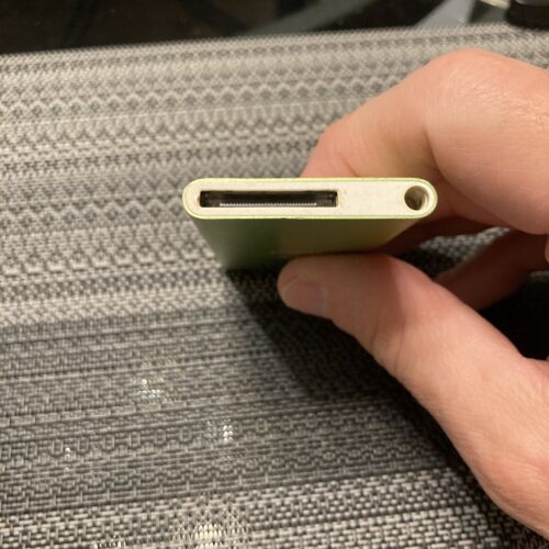 iPod Nano 2nd Generation Model A1199 Green 4GB For Parts Or Repair Needs Battery - Picture 2 of 7