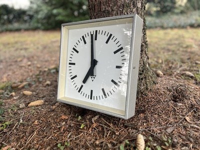 Vintage Pragotron Nebenuhr, Tochteruhr, Bahnhofsuhr,  Hammerschlag, NEU, 33x33