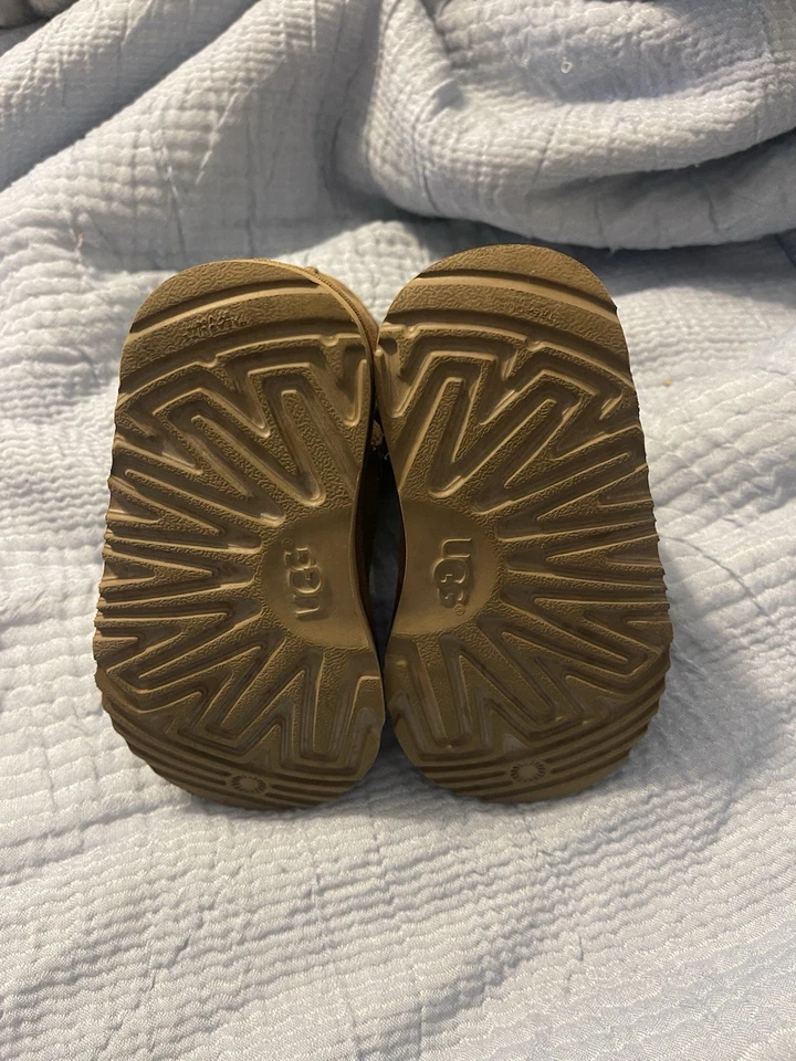 UGG Toddler Boots Size 8 - Image 4 of 4