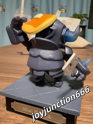 Supercell Clash Royale Mini P.E.K.K.A Collectible Figure Model