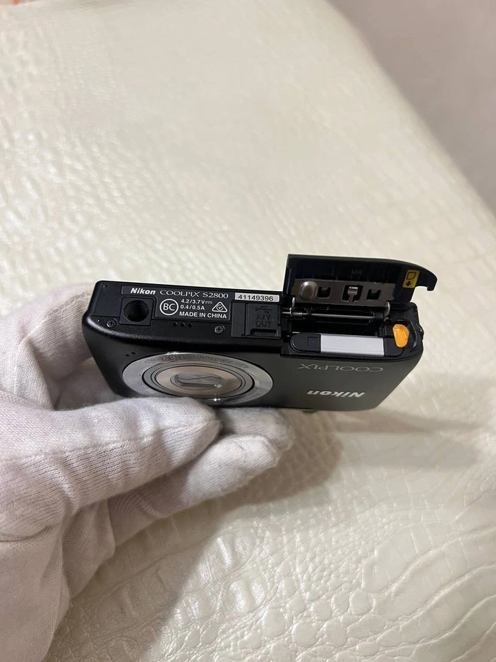 Nikon Coolpix S2800 20.1MP 5x Nikkor Digital Camera Black Fabulous Condition - Image 2 of 4