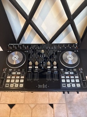Native Instruments Traktor Kontrol S4 MK2 DJ Controller