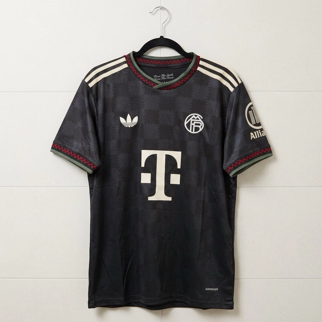 adidas Bayern Munich Size XL International Club Soccer Fan Apparel