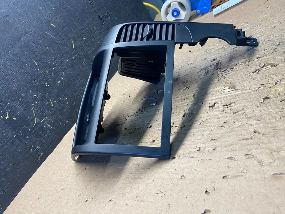 Hyundai Entourage Sedona 2006-2012 radio central reloj bisel ventilación aire T1760 DG Foto 3 de 4